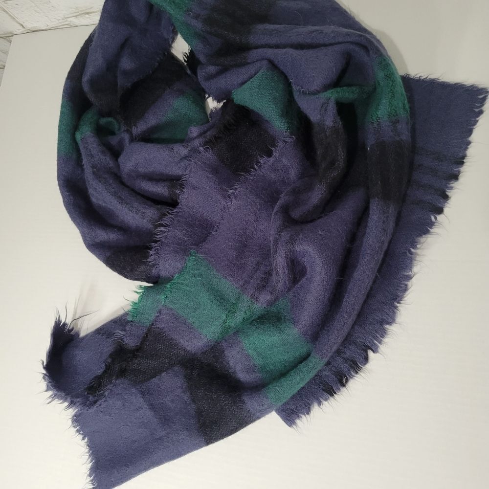 Merona navy/green warm scarf